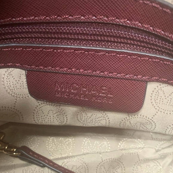 Michael Kors: E-1407 Large Hamilton Merlot & Gold - Picture 7 of 8